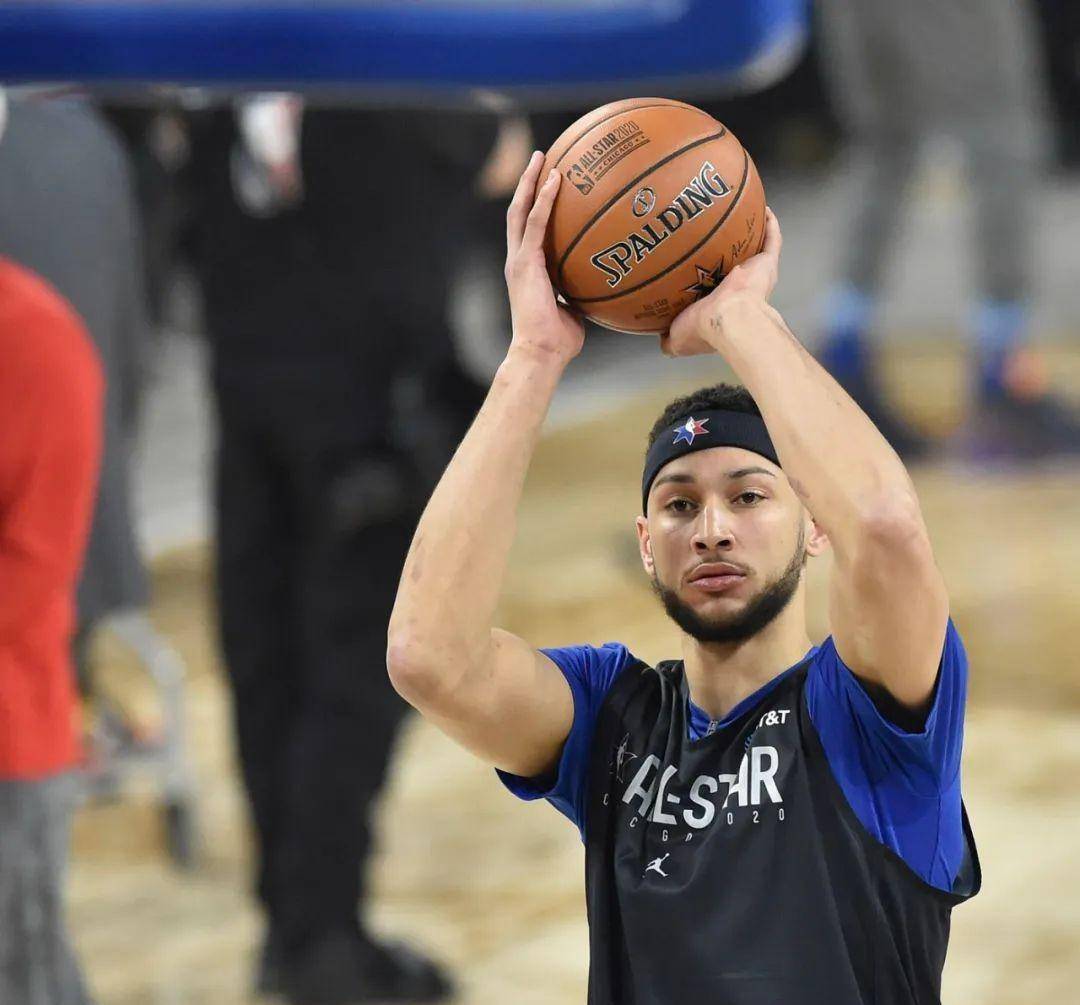 全明星助力！西蒙斯发挥出色助人战胜对手的简单介绍