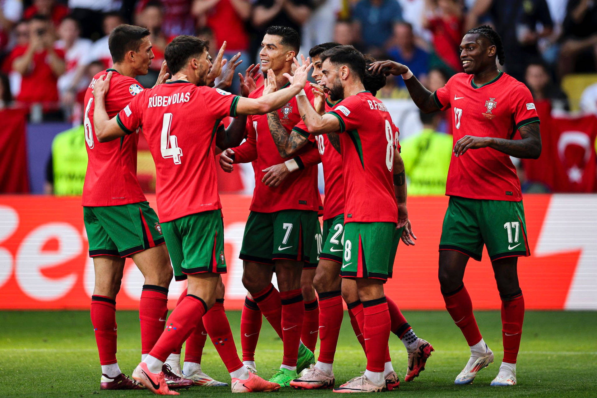 九游链接-格鲁吉亚足球队豪取大胜，晋级四强