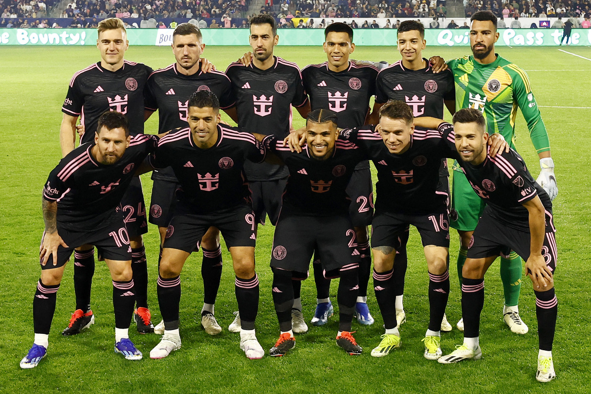 九游注册-足球运动风靡全球，球员实力展现无限风采的简单介绍