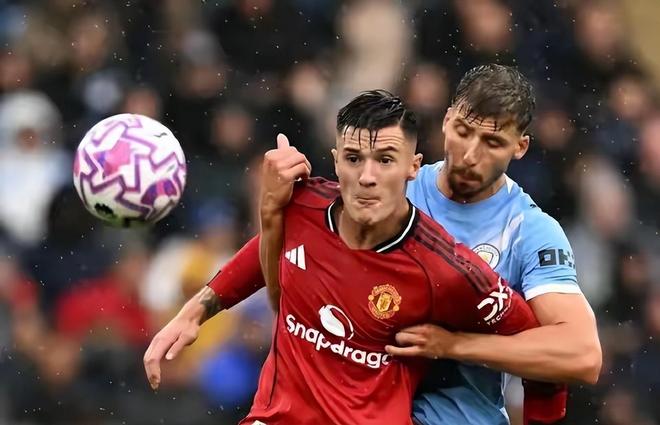 九游官方-曼联前锋梅开二度，帮助球队获胜