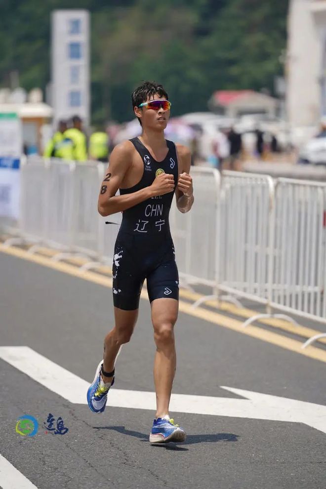 九游平台-关于日本铁人三项选手夺得冠军，力挽狂澜取得胜利的信息