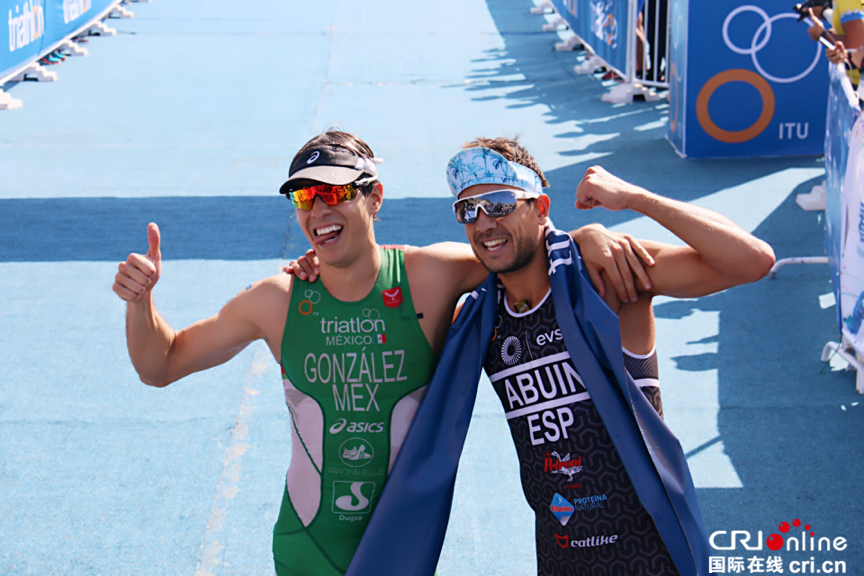 关于日本铁人三项选手夺得冠军，力挽狂澜取得胜利的信息